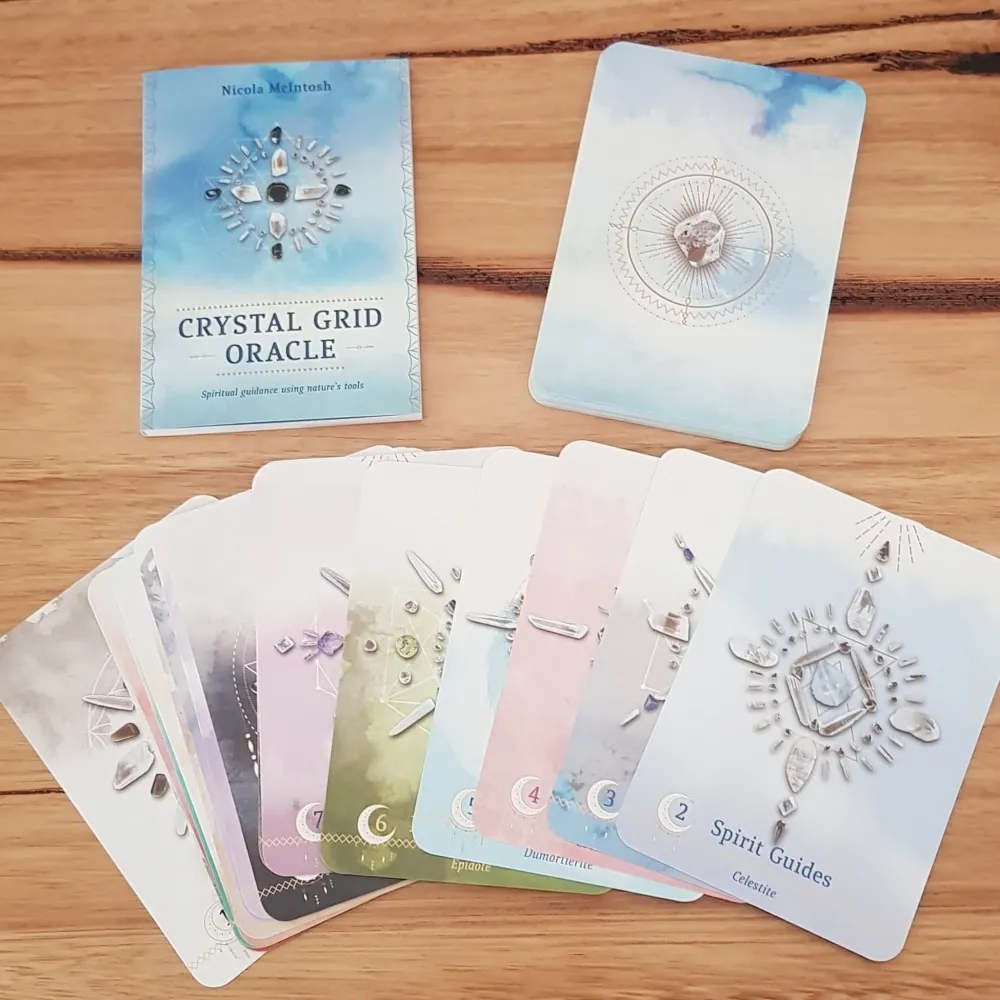 Et lite innblikk i hvordan kortene er i kortstokken Crystal Grid Oracle