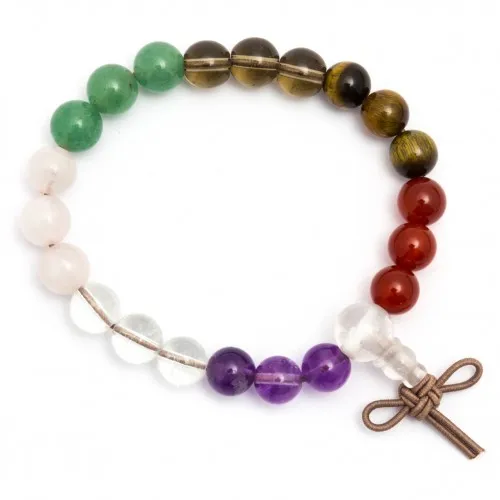 Armbånd med krystaller,Krystaller som er brukt i armbåndet er ametyst, bergkrystall, rosenkvarts, grønn aventurin, røykkvarts, tigerøye og karneol.