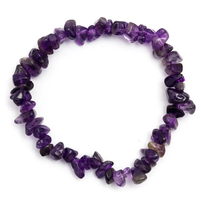 Armbånd Ametyst. Ametysten beskytter mot negativitet og psykiske angrep. Ametyst er en beroligende krystall som fremmer indre fred, ro og balanse.
